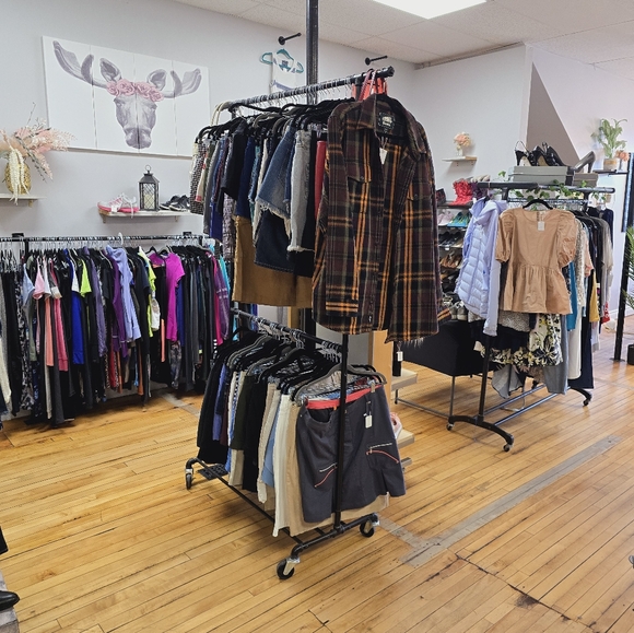 Roots Shacket - Picture 1 of 1